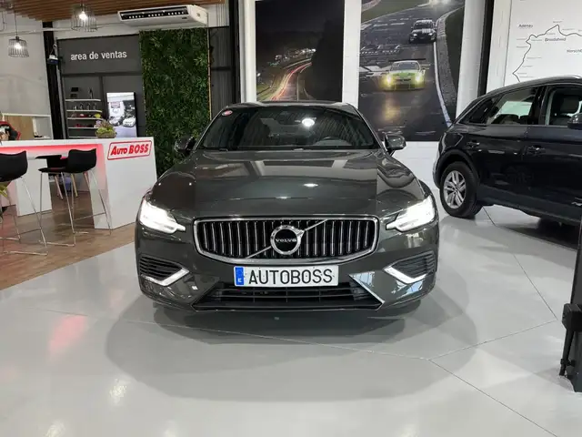 Volvo S60 view 3
