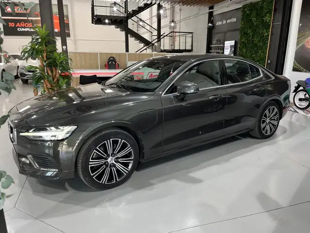 Volvo S60 view 4