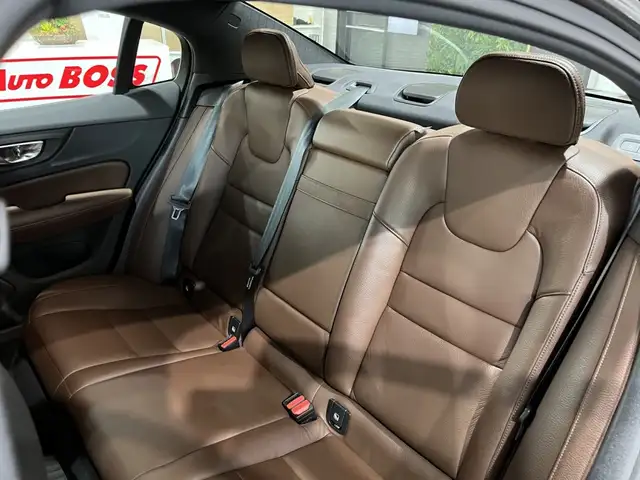 Volvo S60 view 12