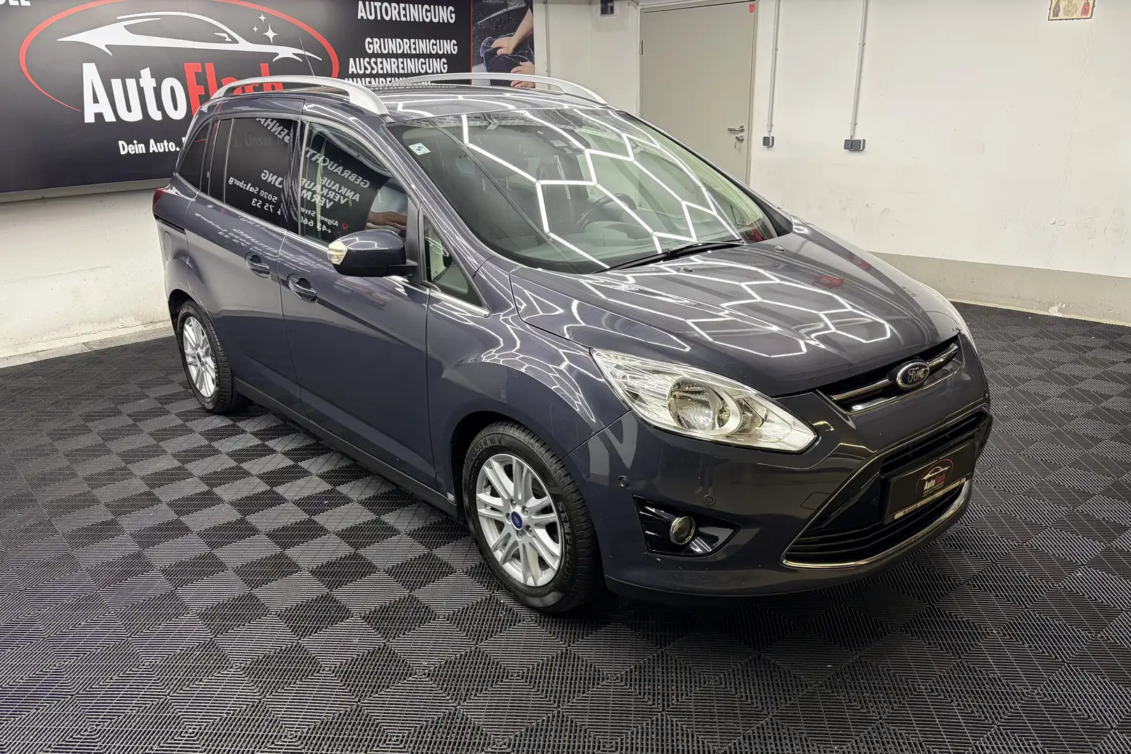Ford Grand C-Max Titanium Grau - 2