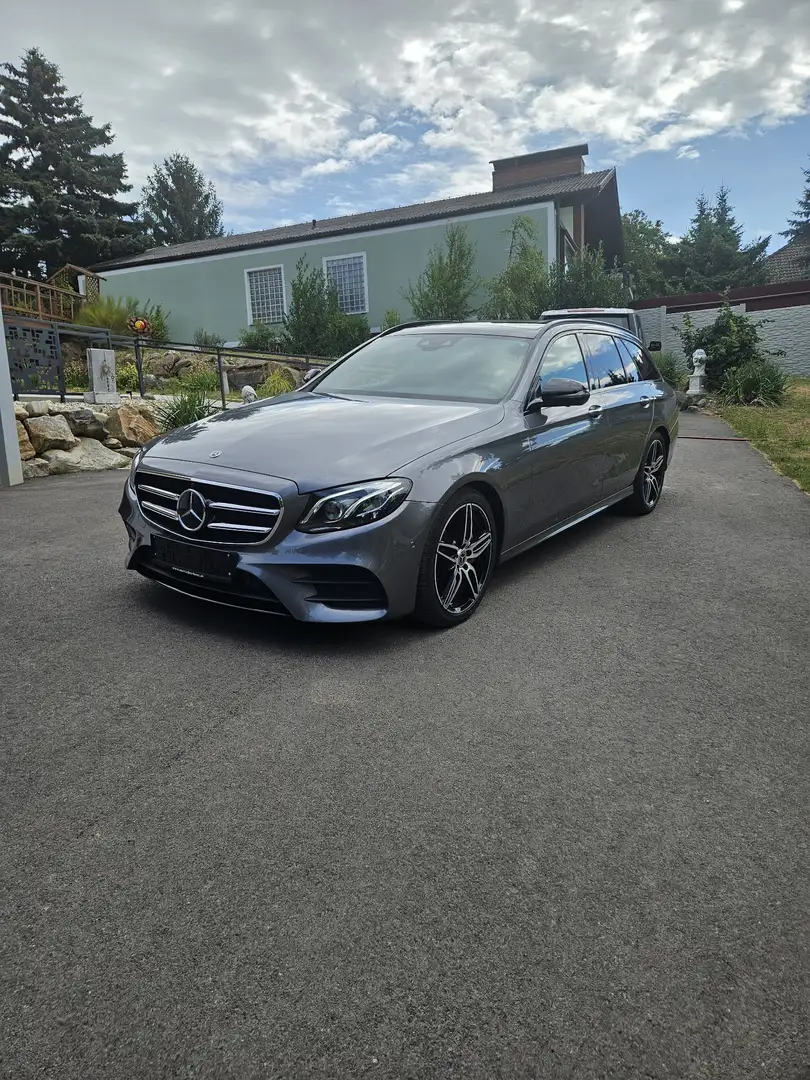 Mercedes-Benz E 220 E 220 d T Austria Edition 4MATIC Aut. Austria Edit Grau - 1