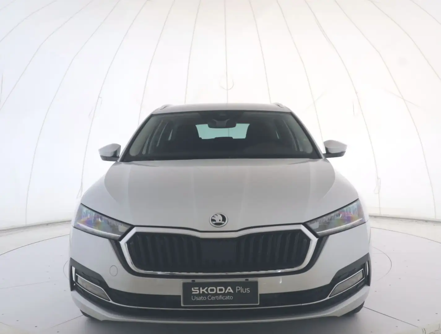 Skoda Octavia 2.0 TDI EVO SCR DSG Wagon Executive Zilver - 2