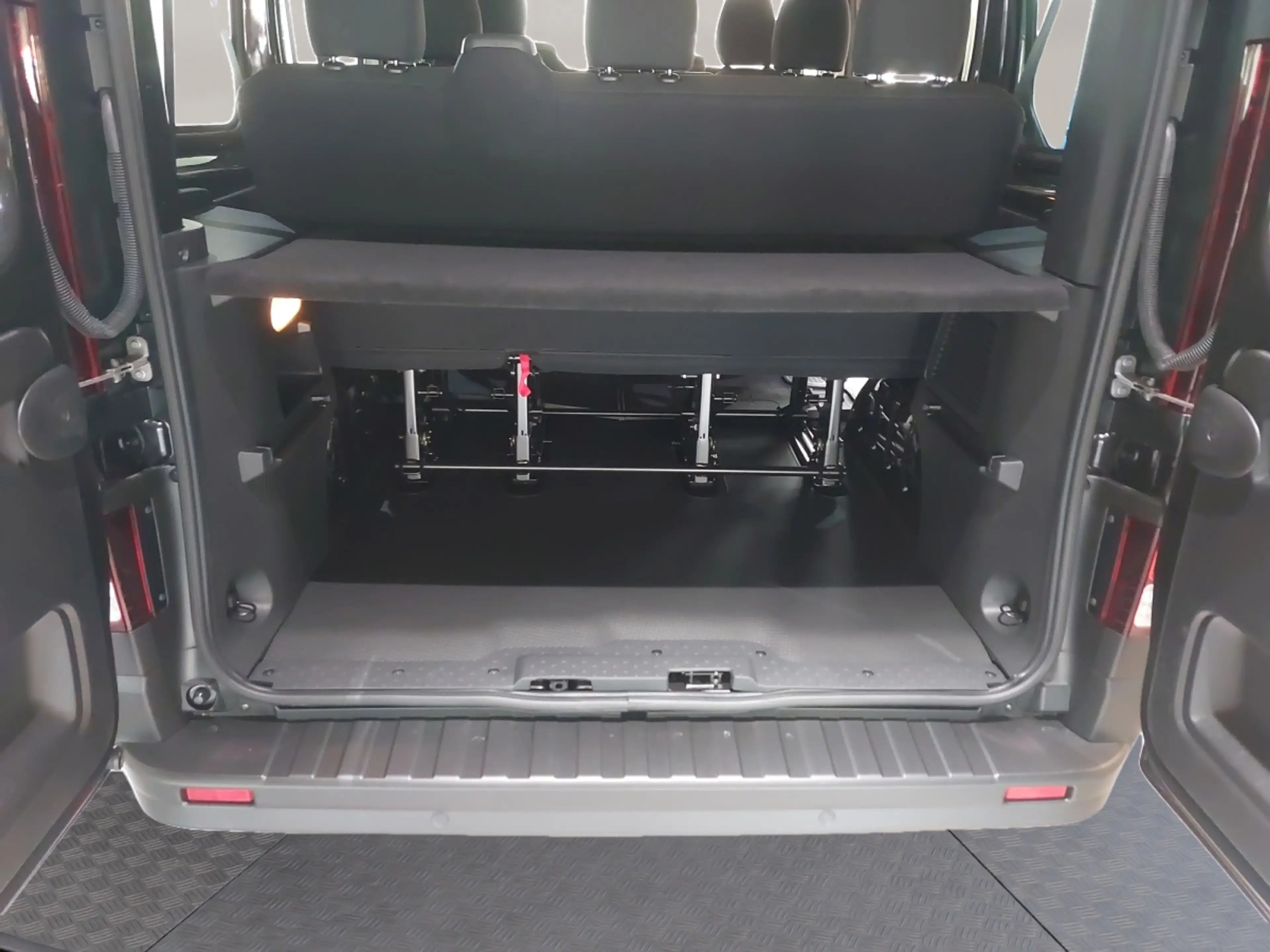 Nissan Primastar Kombi L1H1 dCi 150 6MT Acenta 9-Sitzer — photo 12