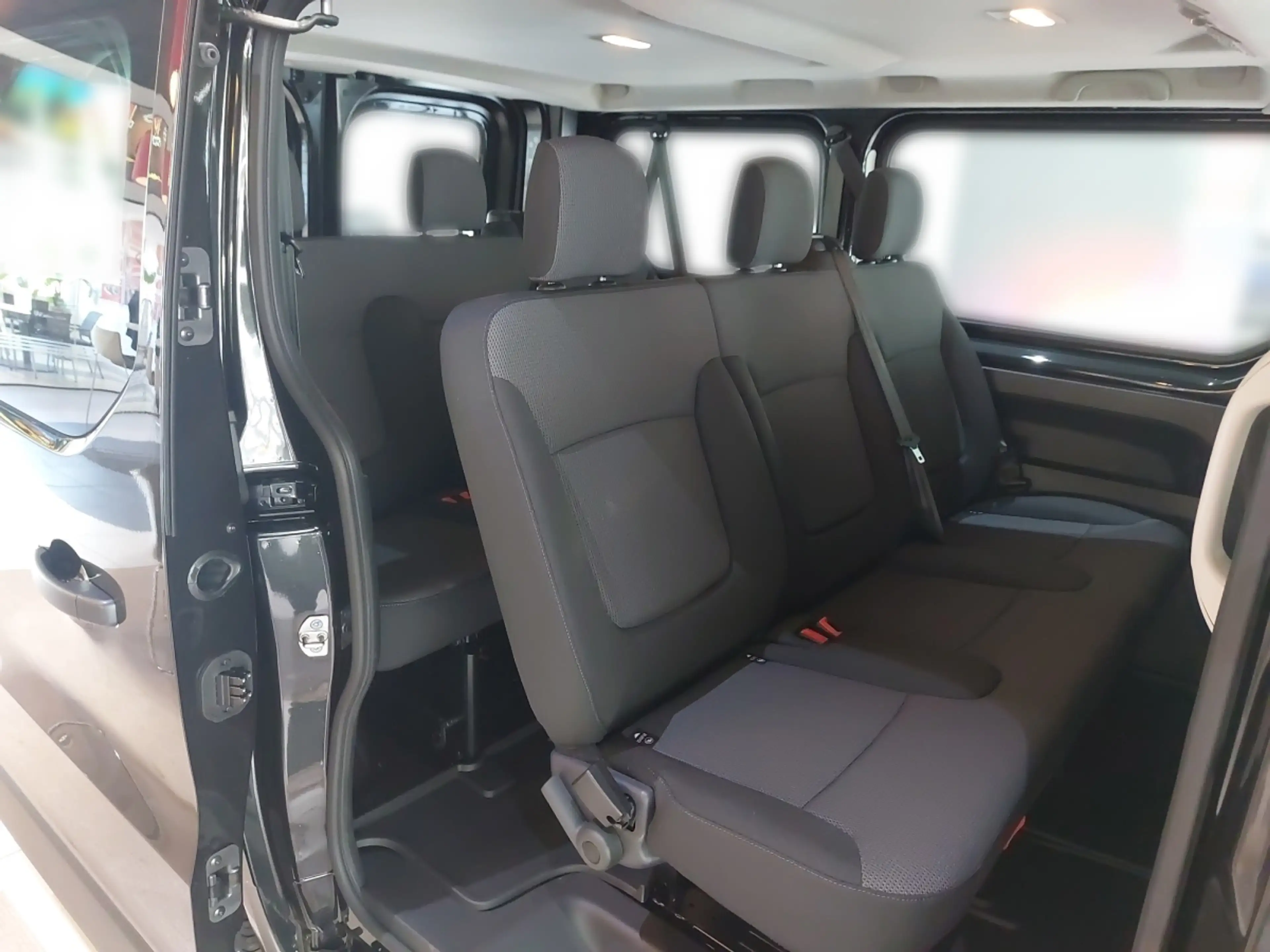 Nissan Primastar Kombi L1H1 dCi 150 6MT Acenta 9-Sitzer — photo 11