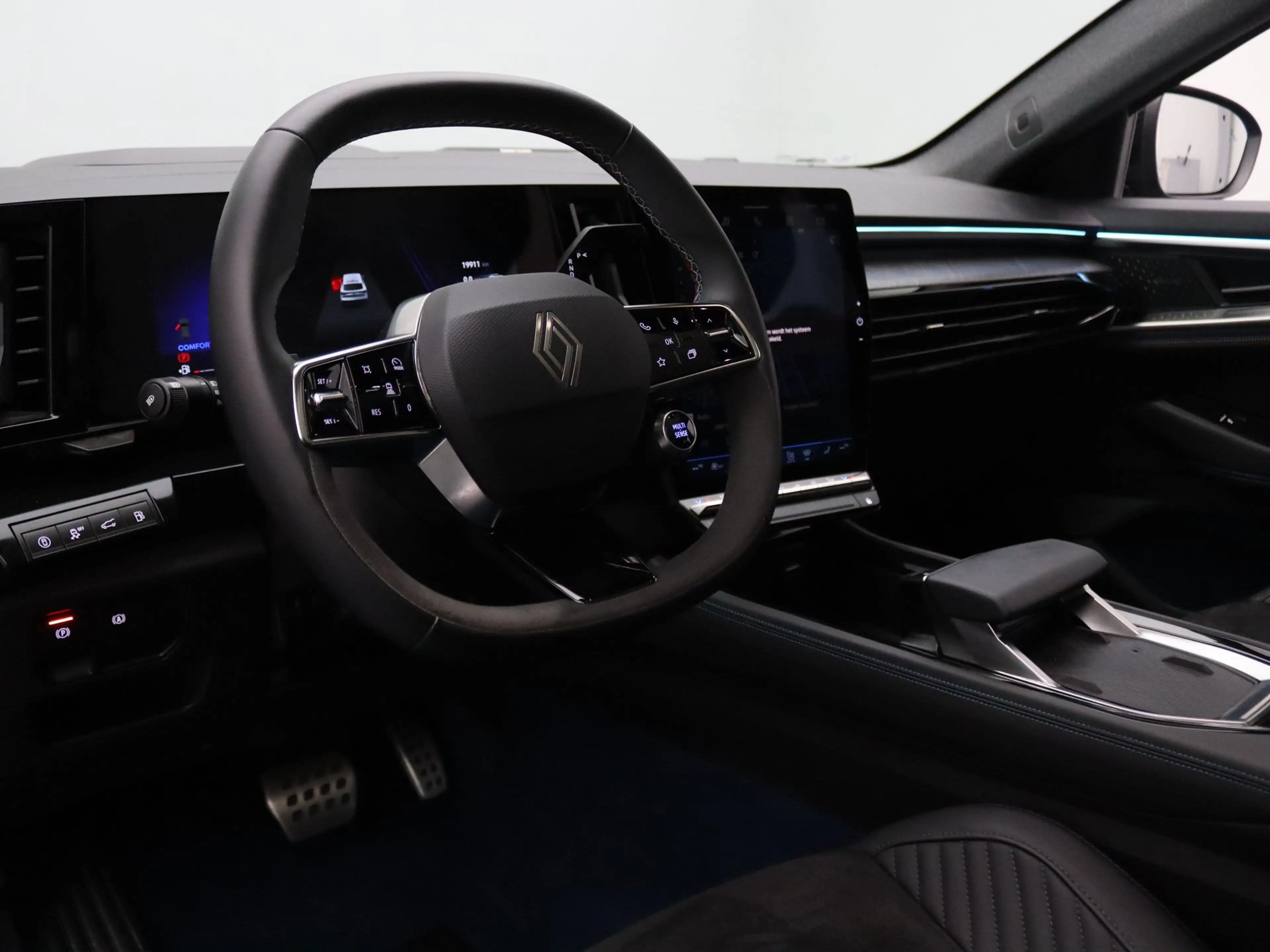 Renault Rafale 4x4 plug-in hybrid 300pk atelier Alpine Panoramada — photo 3