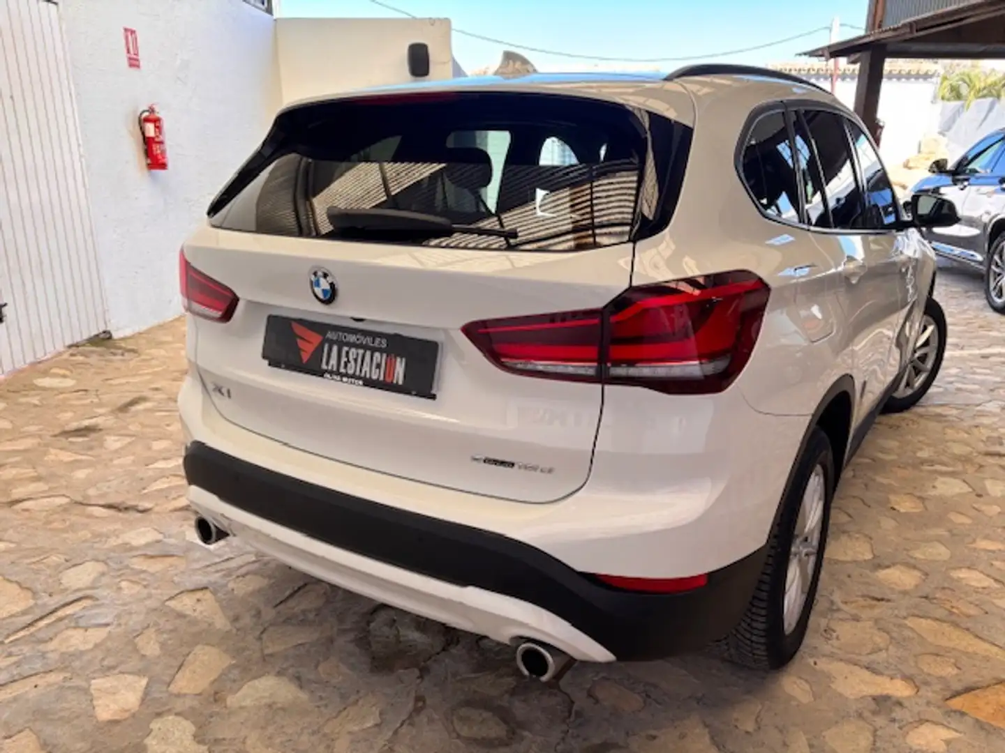 BMW X1 sDrive 16dA Blanc - 2
