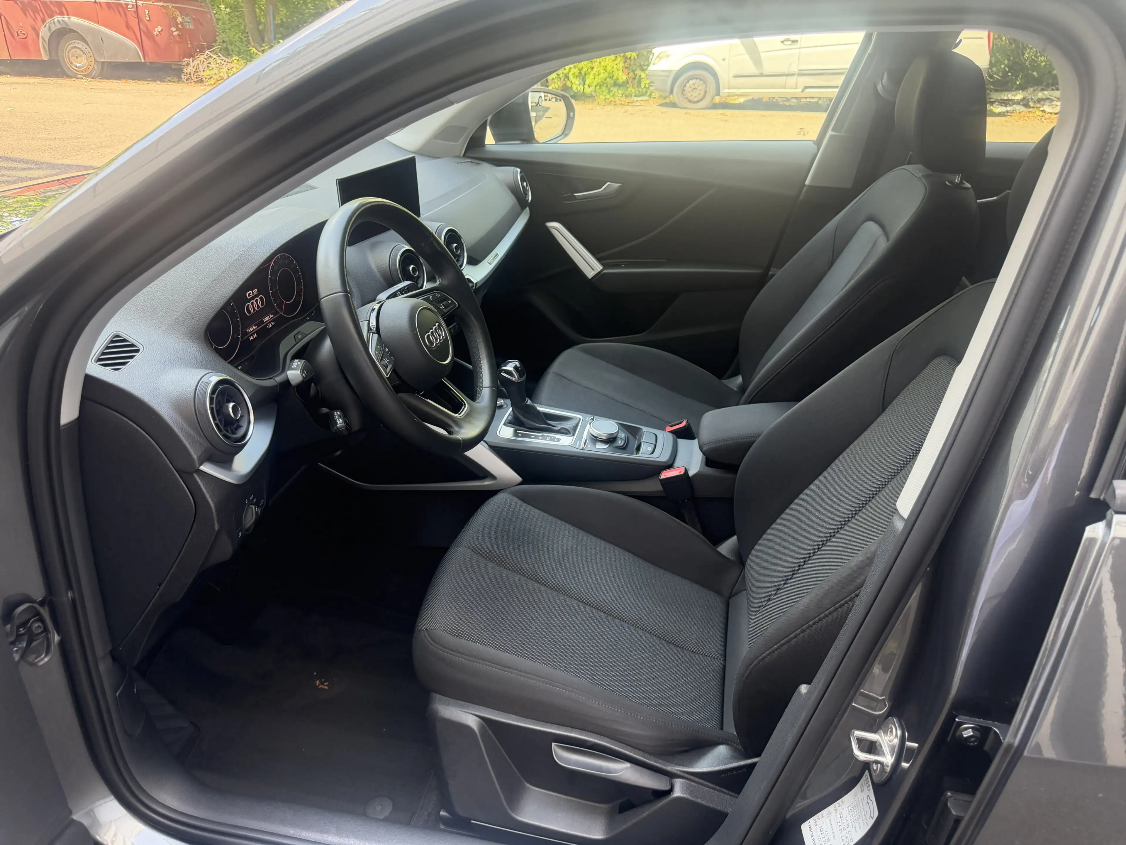 Audi Q2 35 TFSI S line LED Virtual Tempomat MMI PDC — photo 13