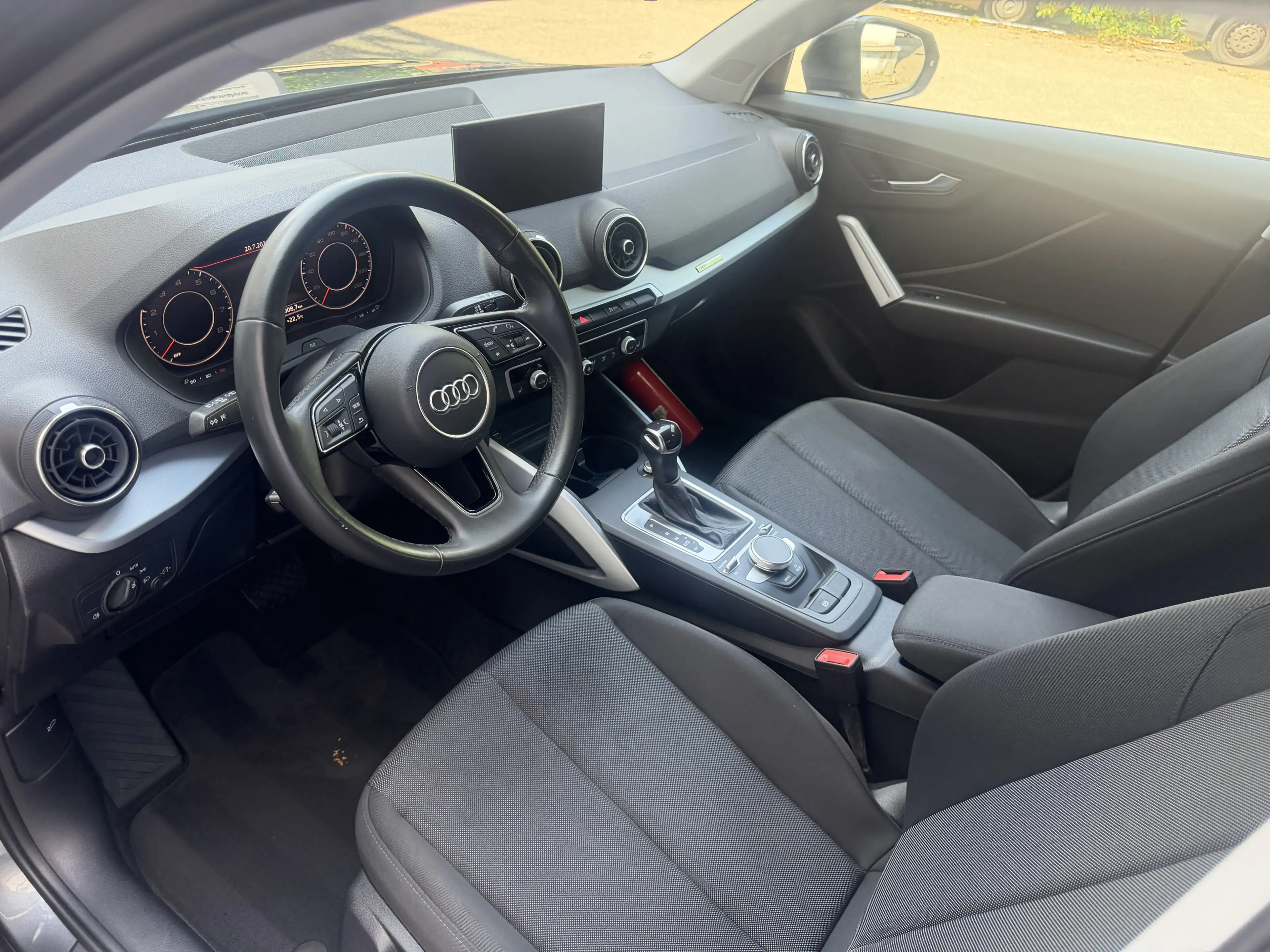 Audi Q2 35 TFSI S line LED Virtual Tempomat MMI PDC — photo 12