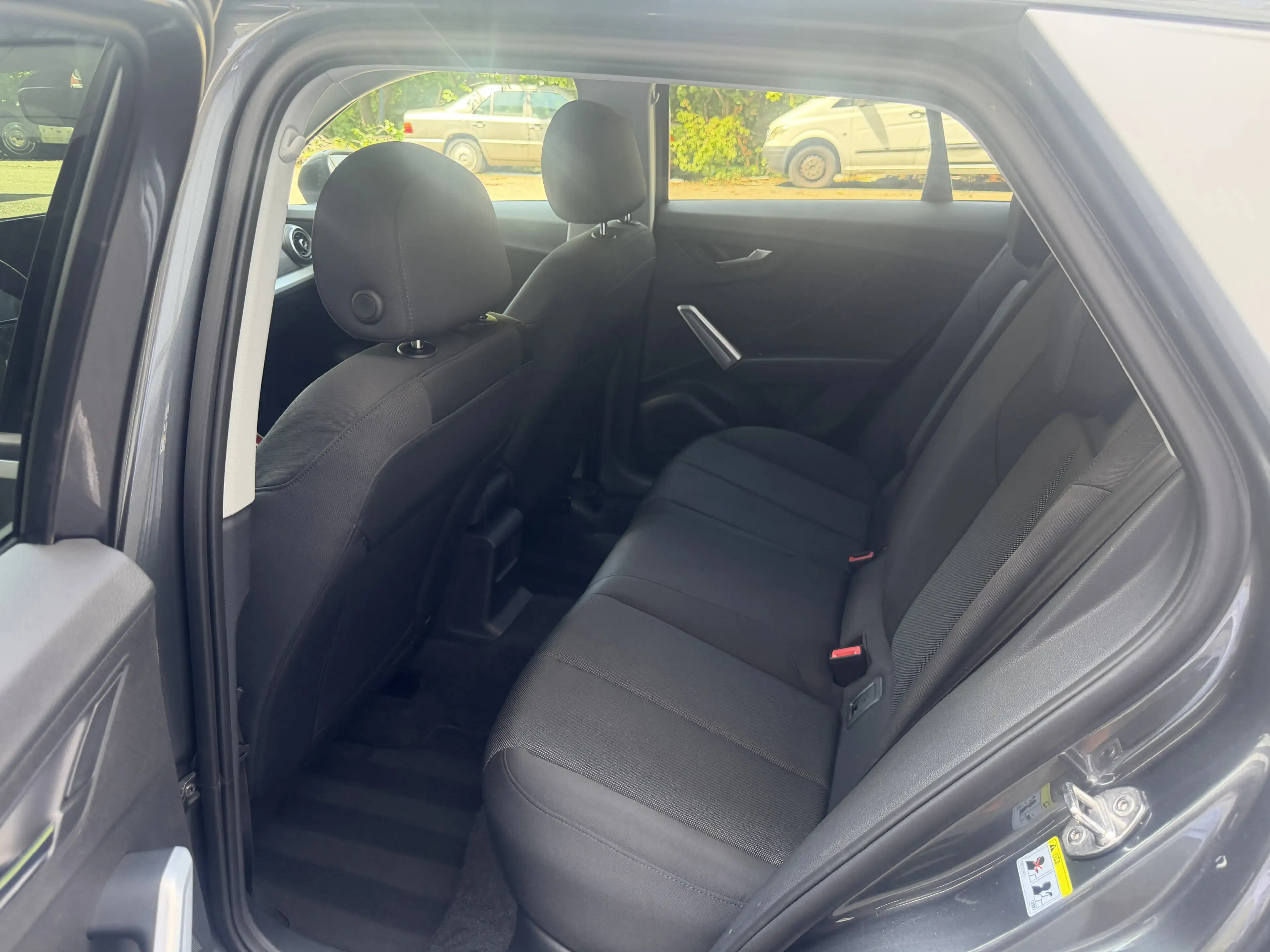 Audi Q2 35 TFSI S line LED Virtual Tempomat MMI PDC — photo 14