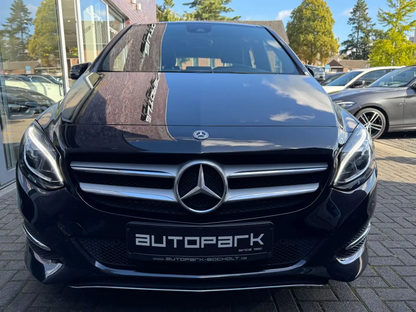 Mercedes-Benz B 220 d Urban Style Edition Panorama AHK Negro - 2