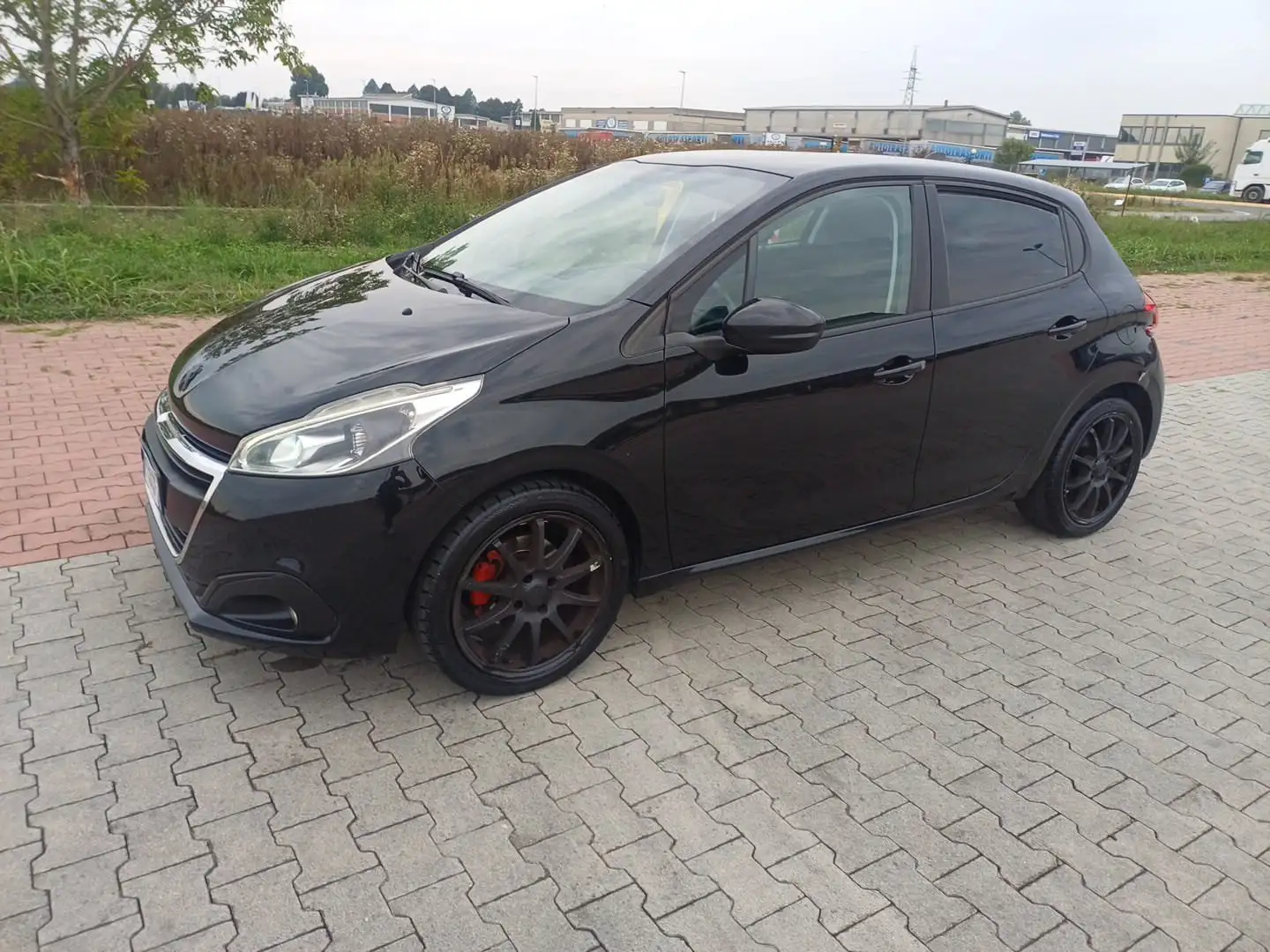 Peugeot 208 208 5p 1.6 bluehdi Active 75cv Nero - 1