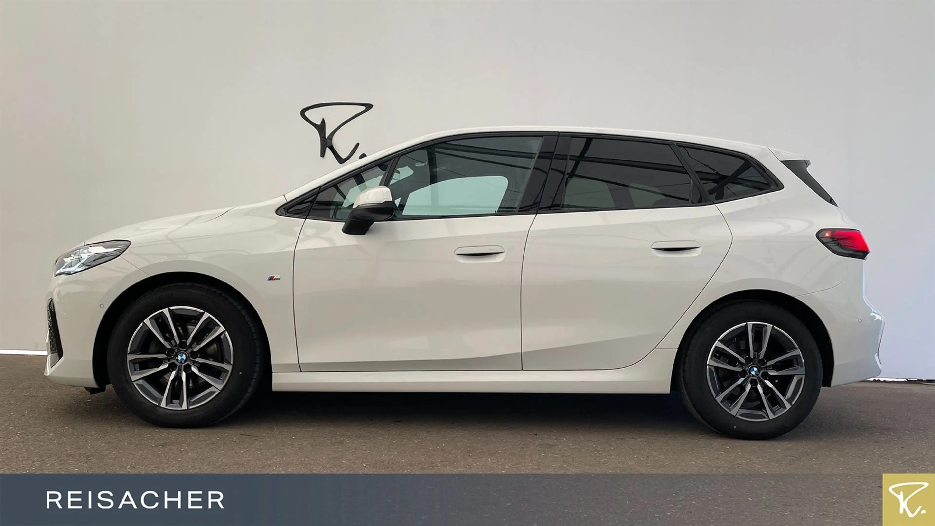 BMW 218 i A Active Tourer M-Sport,LC+,AHK,DA,PA,17" — photo 9