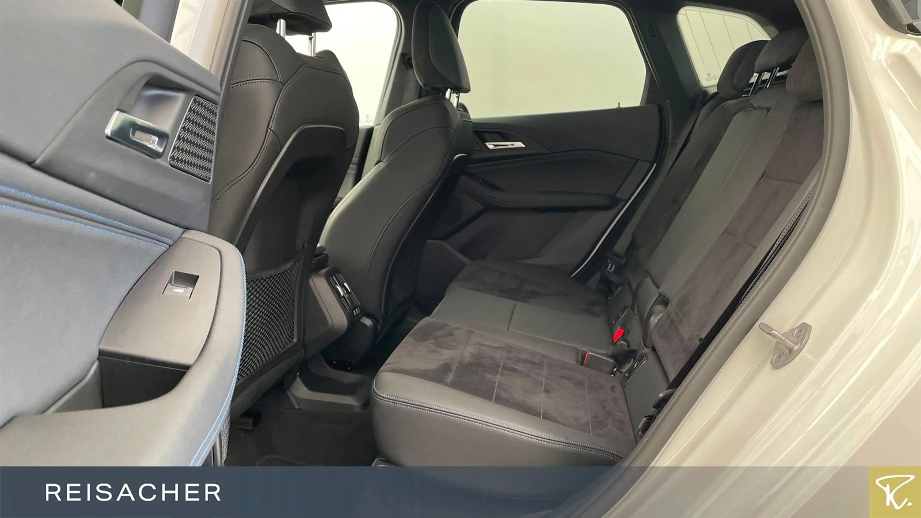 BMW 218 i A Active Tourer M-Sport,LC+,AHK,DA,PA,17" — photo 8