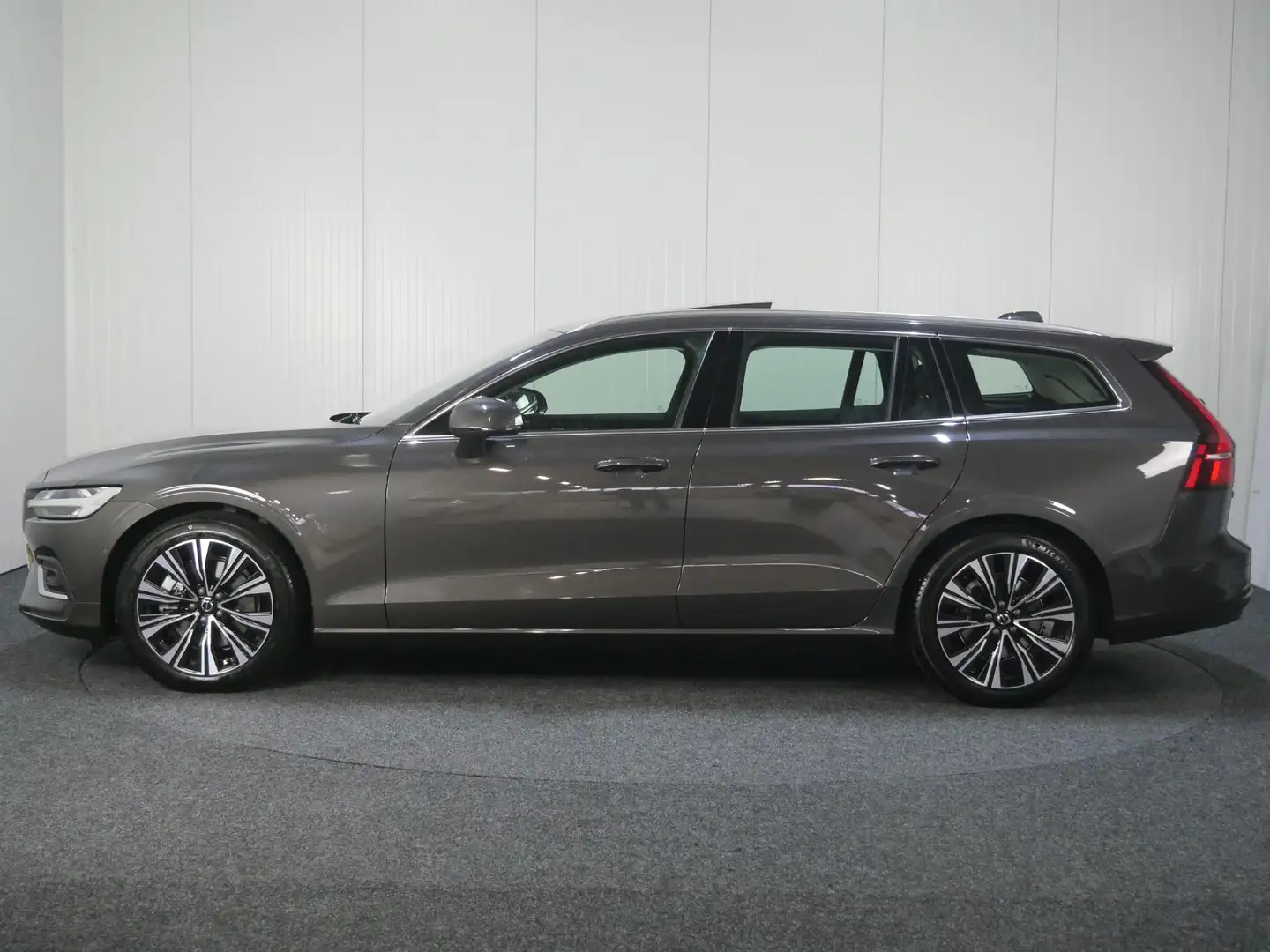 Volvo V60 B4 Automaat Plus Bright, | Power Seats, Google Ser Grijs - 2