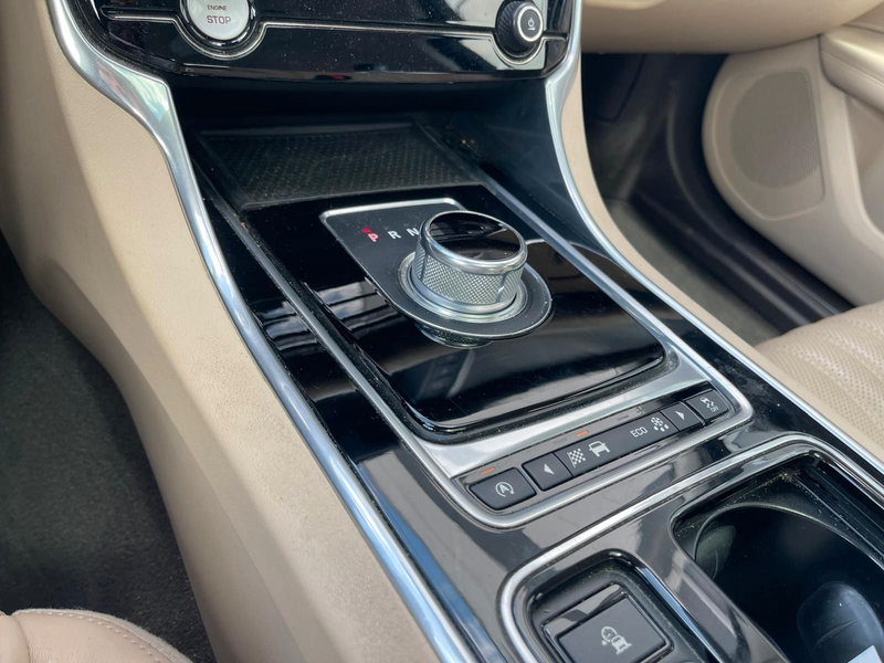 Jaguar XF Portfolio 3.0D/S-Heft/Garantie — photo 15