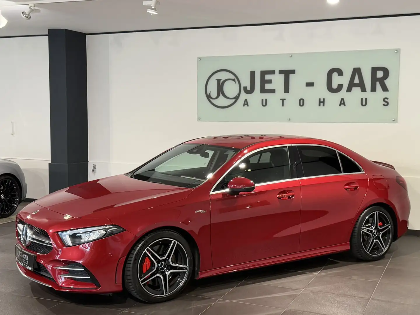 Mercedes-Benz A 35 AMG 4Matic Limousine *LED-Designo-1. Hand* Rot - 1