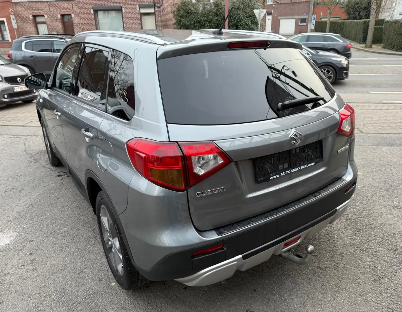 Suzuki Vitara 1.6 DDiS / Navigation / Euro 6 / Garantie 12 mois Grau - 2