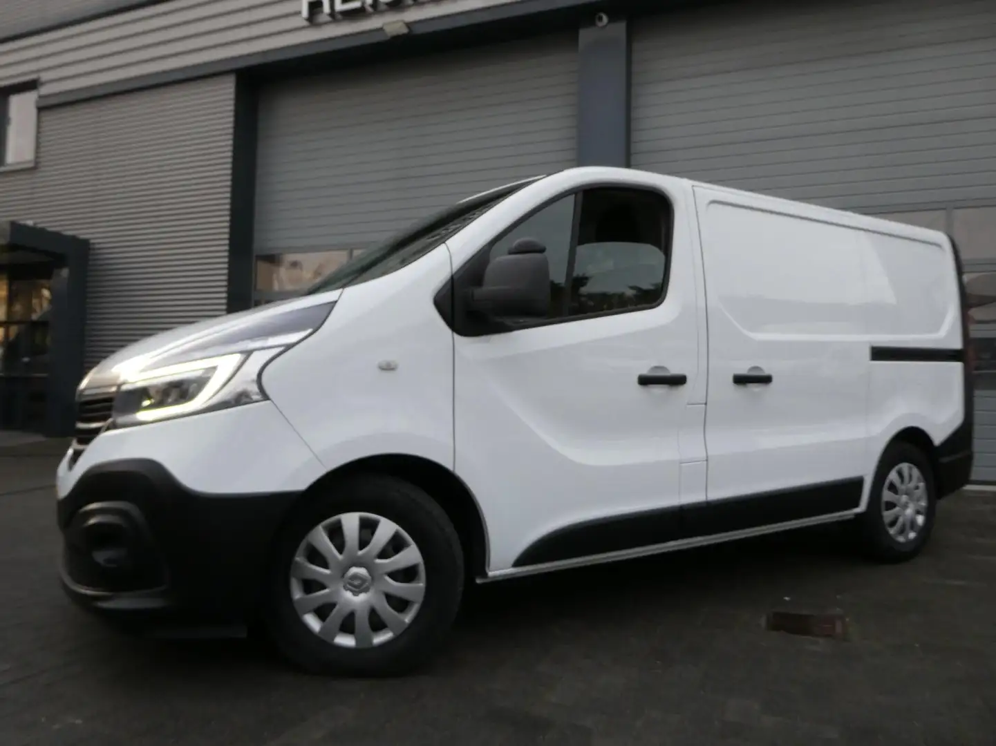 Renault Trafic 2.0 dCi 146pk, L1H1, 2xschuifdeur, LED, Xenon, Cam Weiß - 2
