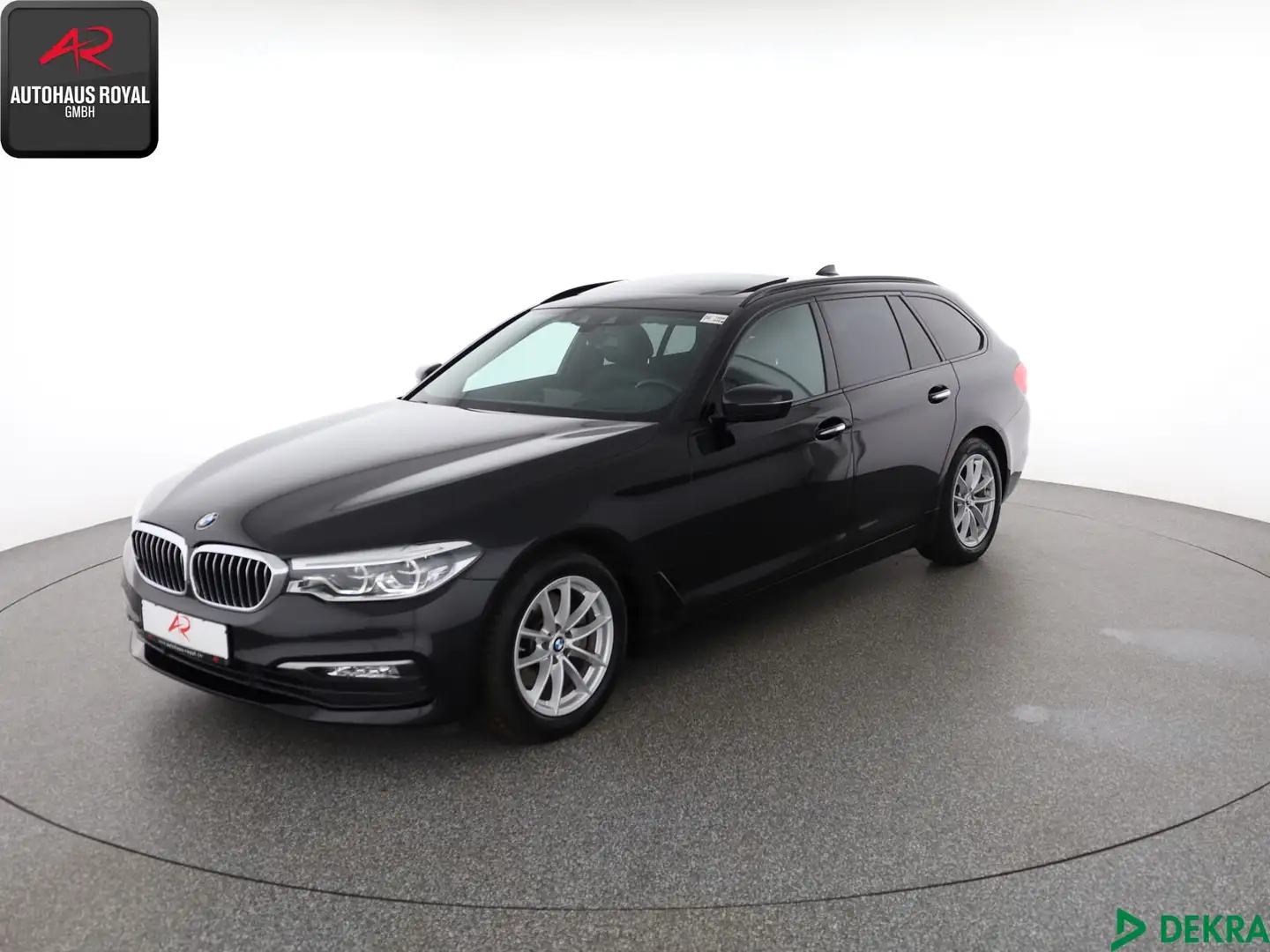 BMW 520 520 i T EXKLUSIV PANO,HUD,NAVIPROF,KEYLESSGO,SH Schwarz - 1