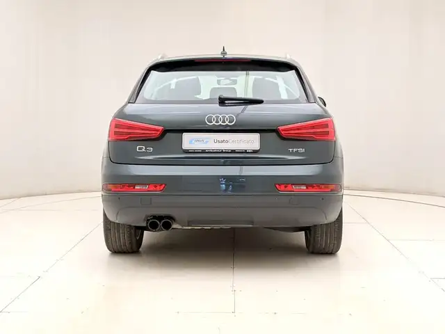 Audi Q3 view 5
