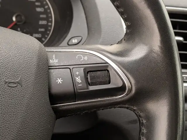 Audi Q3 view 12