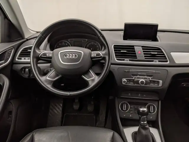 Audi Q3 view 7