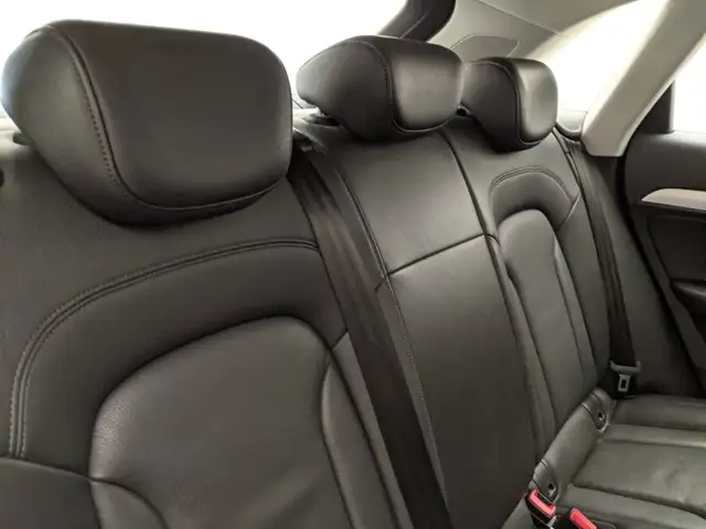 Audi Q3 view 8