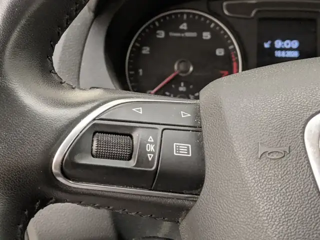 Audi Q3 view 11
