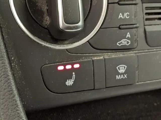 Audi Q3 view 14