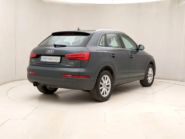 Audi Q3 view 4