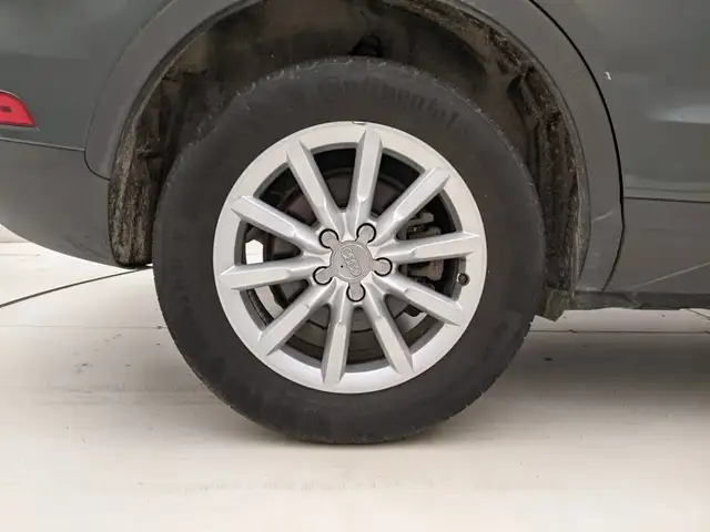 Audi Q3 view 9