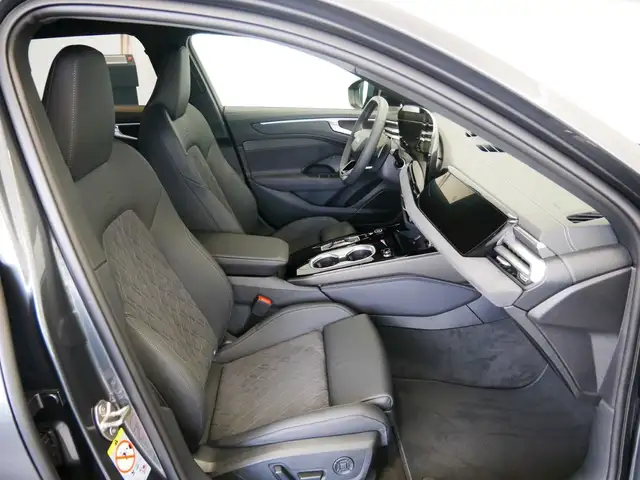 Audi A6 view 8