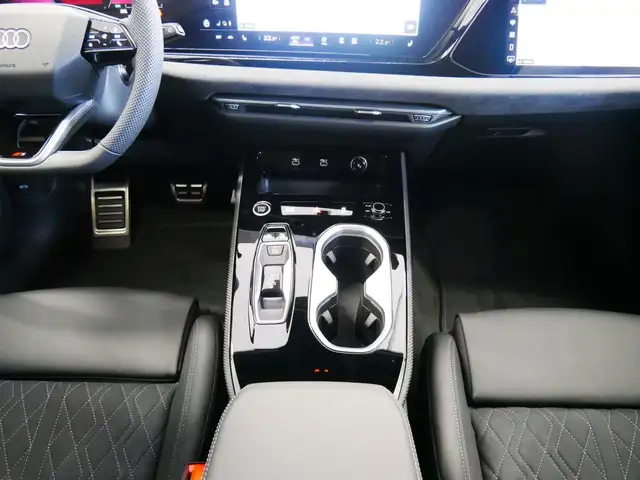 Audi A6 view 7
