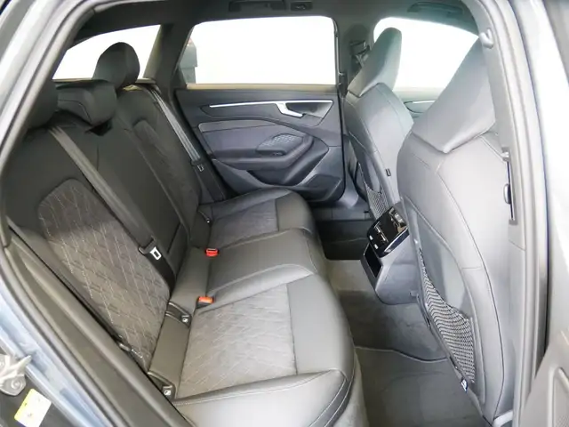 Audi A6 view 9