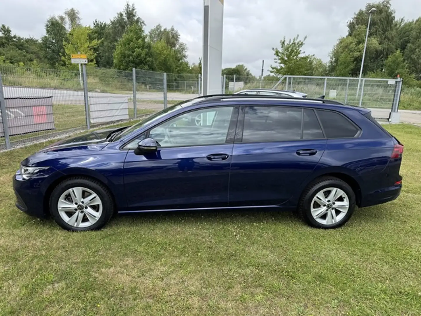 Volkswagen Golf Variant VIII Life DSG Standheizung AHK Blau - 2