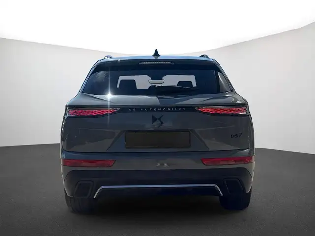 DS Automobiles DS 7 view 3