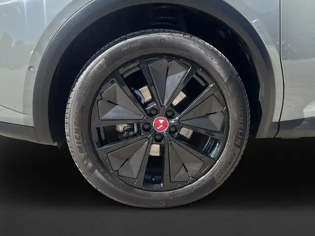 DS Automobiles DS 7 view 8