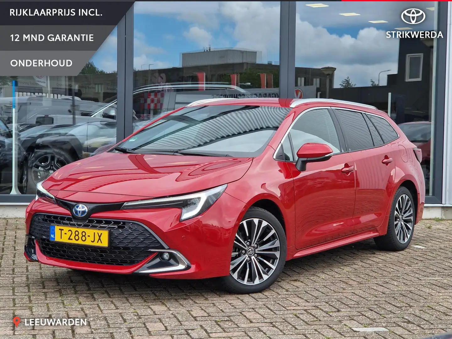 Toyota Corolla Touring Sports 1.8 Hybrid First Edition Rood - 1