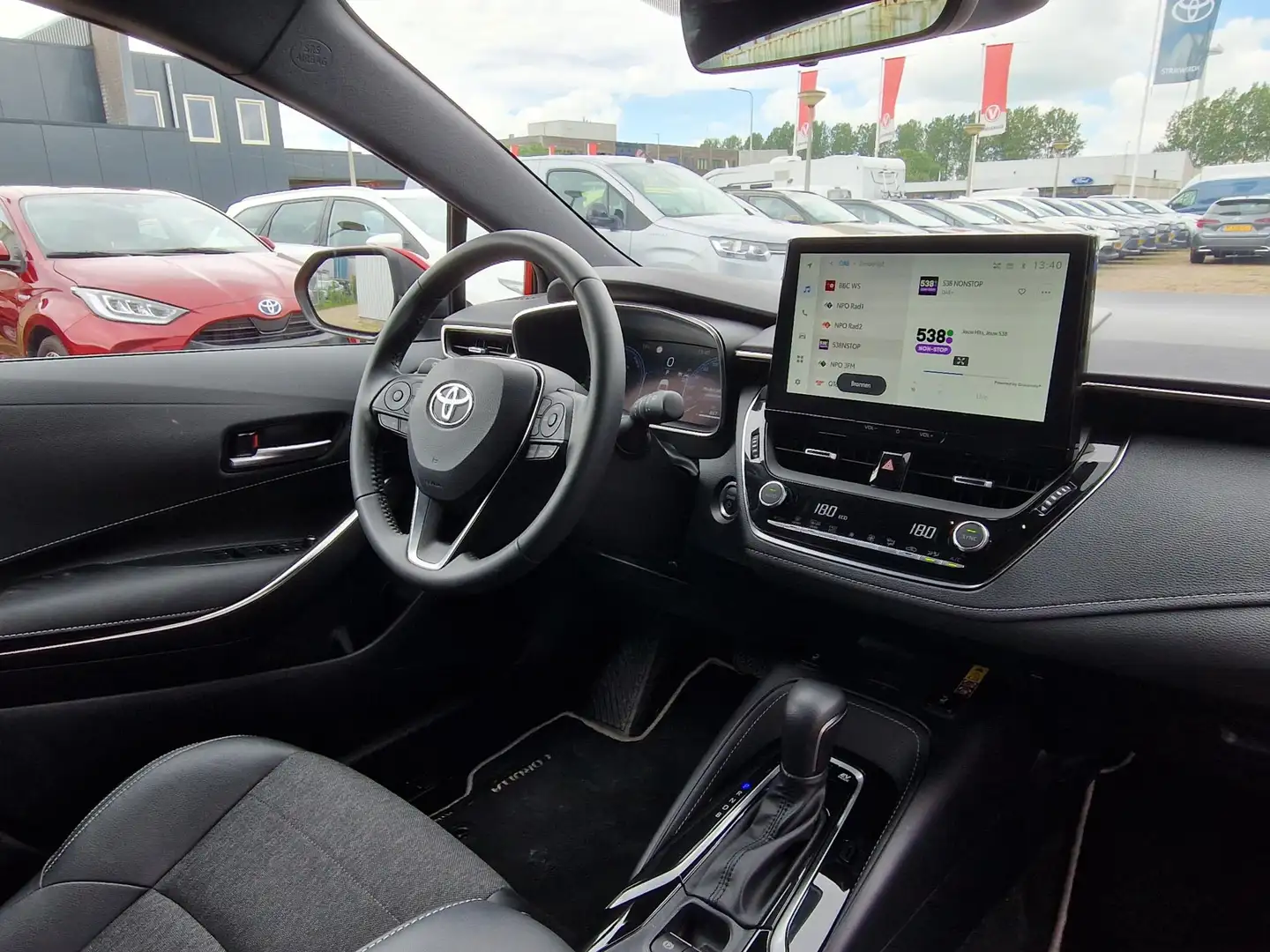 Toyota Corolla Touring Sports 1.8 Hybrid First Edition Rood - 2