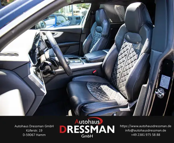 Audi Q8 view 12
