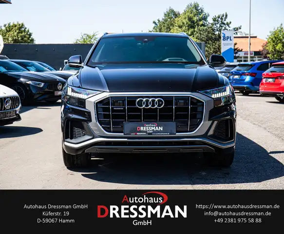 Audi Q8 view 2