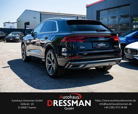 Audi Q8 view 6