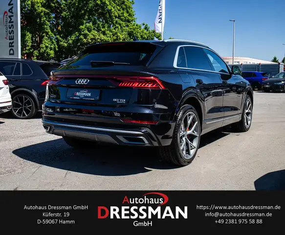 Audi Q8 view 4