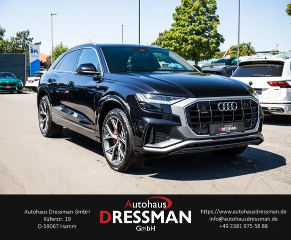 Audi Q8 view 3