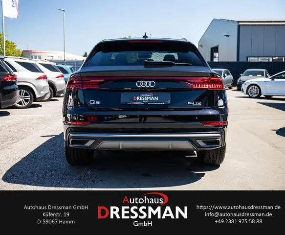 Audi Q8 view 5