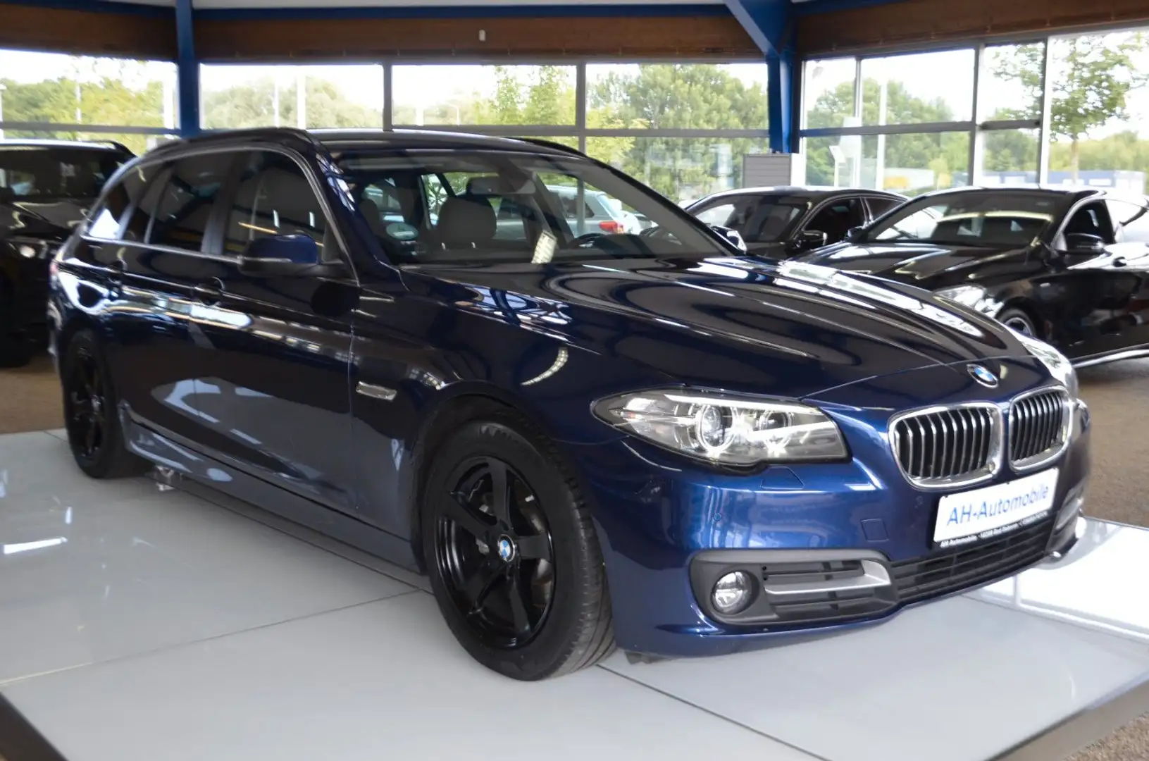 BMW 520 i Touring Bi-XENON / NAVI / KLIMAAUTO./ PDC Blau - 2