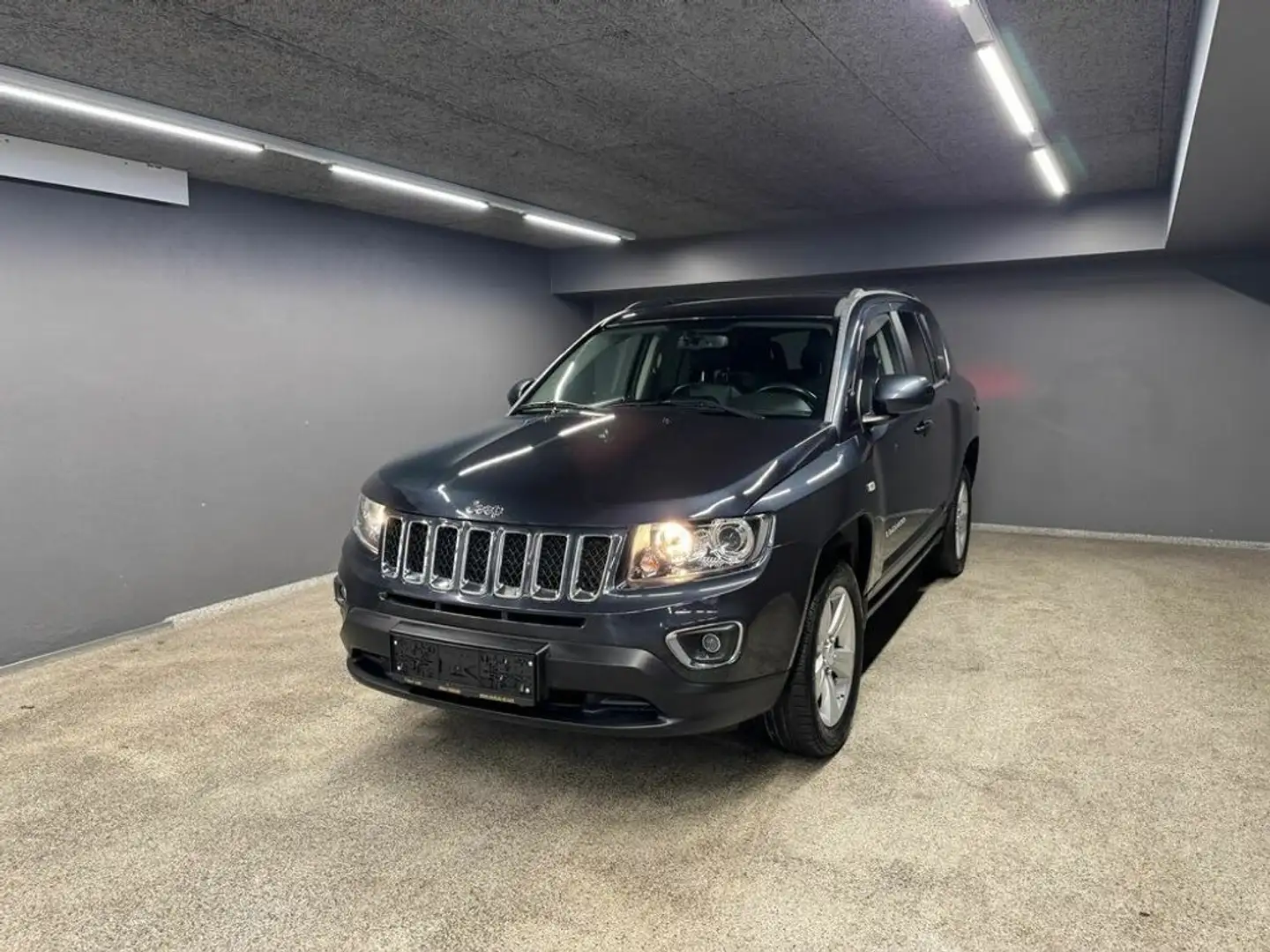 Jeep Compass North 4x4 Gris - 2