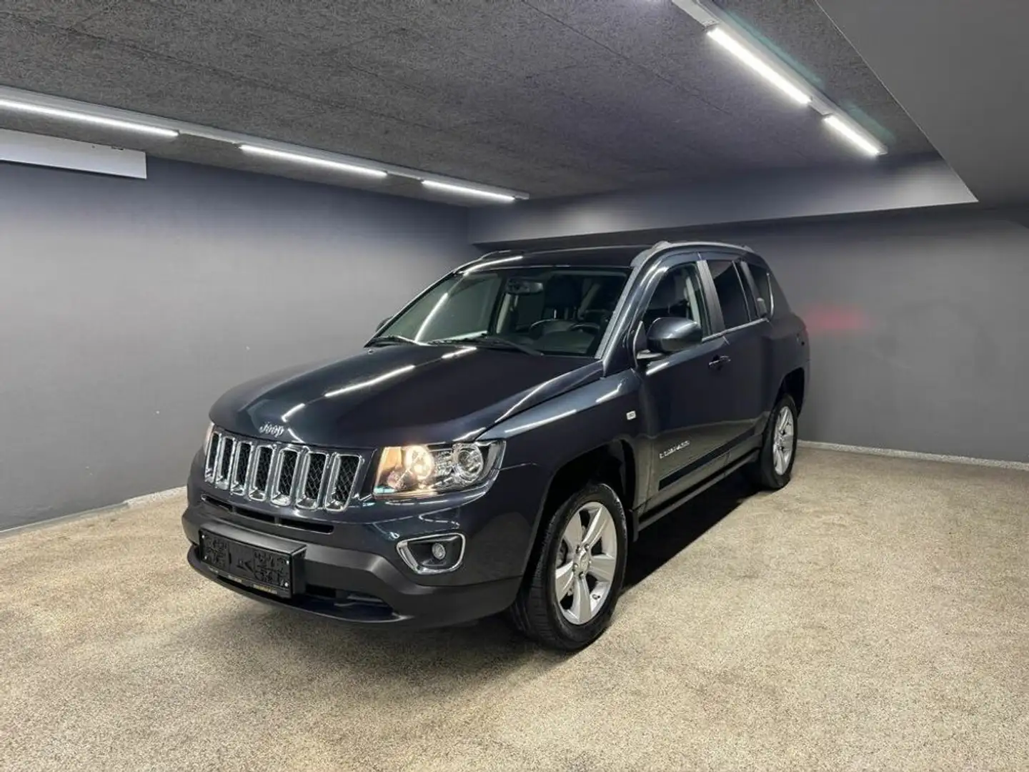 Jeep Compass North 4x4 Gris - 1