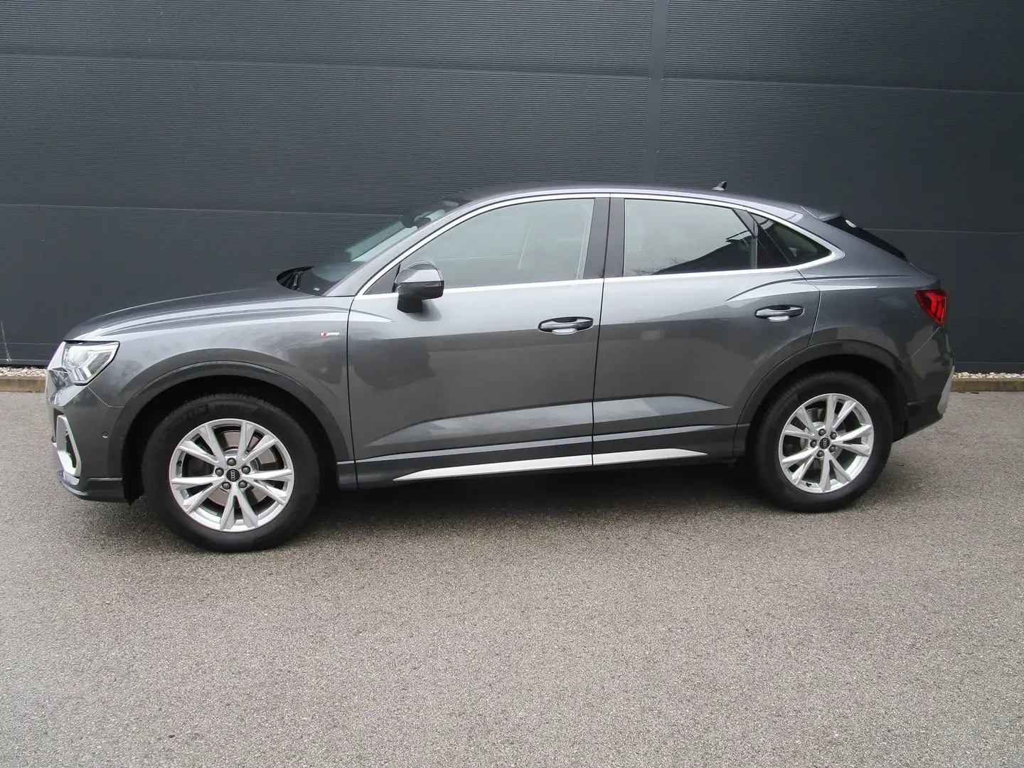 Audi Q3 40 TDI quattro S line ext. Gris - 2