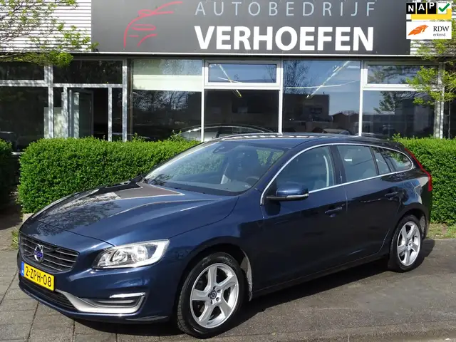 Volvo V60 1.6 T3 Momentum - AUTOMAAT - NAVI - CRUISE / CLIMA